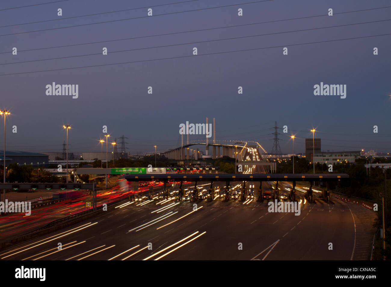 Caselli a Dartford River Crossing, sulla M25, mostrando la regina Elisabetta secondo ponte a. Foto Stock