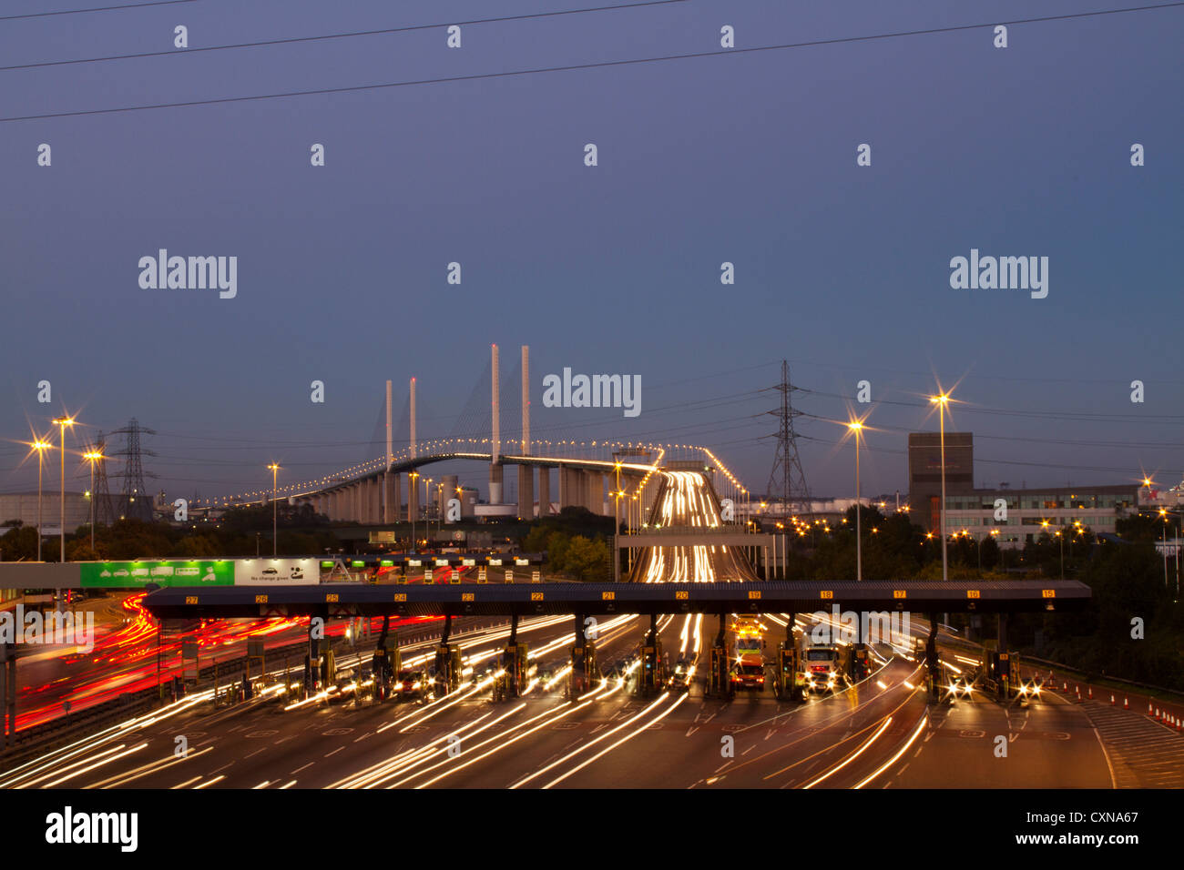 Caselli a Dartford River Crossing, sulla M25, mostrando la regina Elisabetta secondo ponte a. Foto Stock