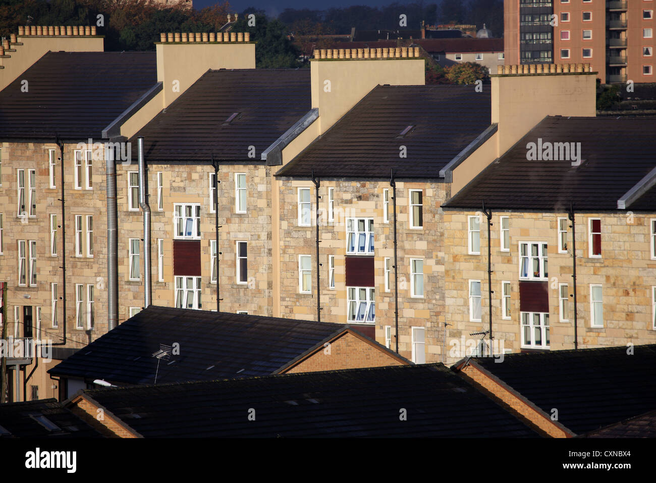 Tenement edifici di pietra arenaria in Paisley, Scozia Foto Stock