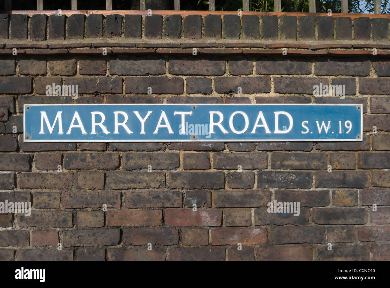 Il nome della strada segno per Mulinello Marryat road, Wimbledon Village, a sud-ovest di Londra - Inghilterra Foto Stock