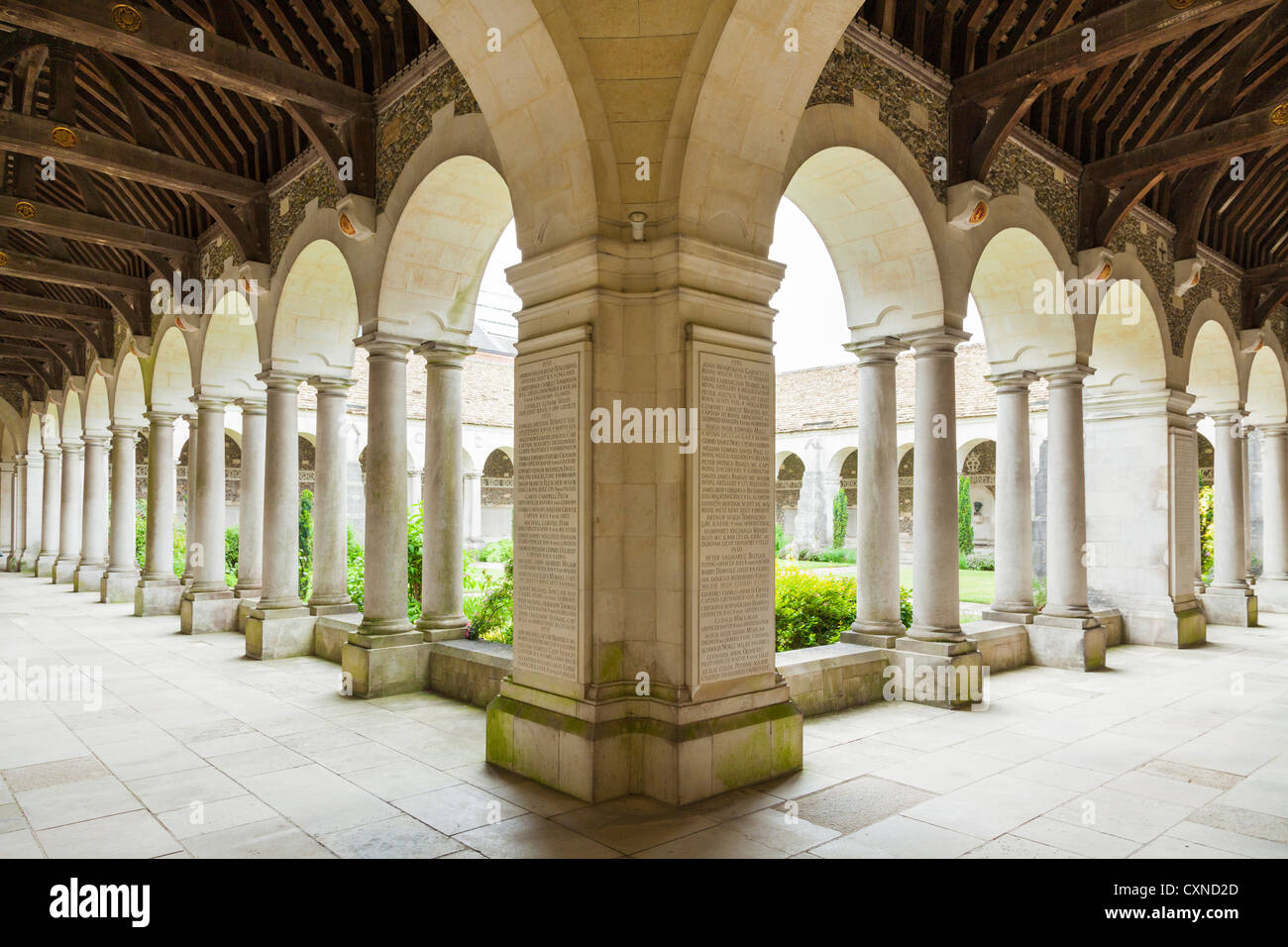 All'interno del chiostro di guerra a Winchester College Foto Stock