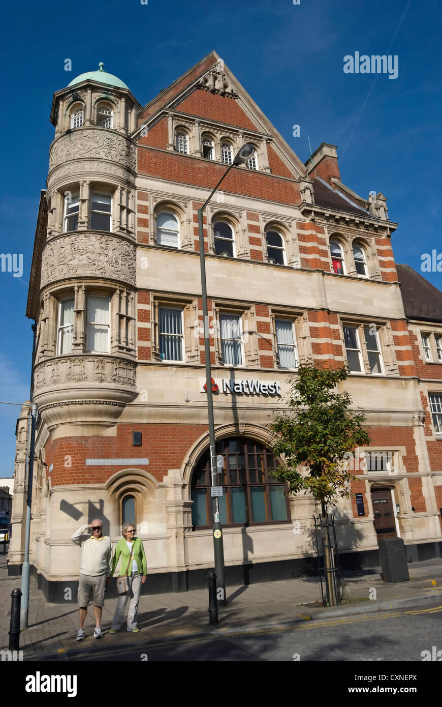 Il 1895 Natwest Bank Building, progettato da cheston e Perkin, Wimbledon Village, a sud-ovest di Londra - Inghilterra Foto Stock