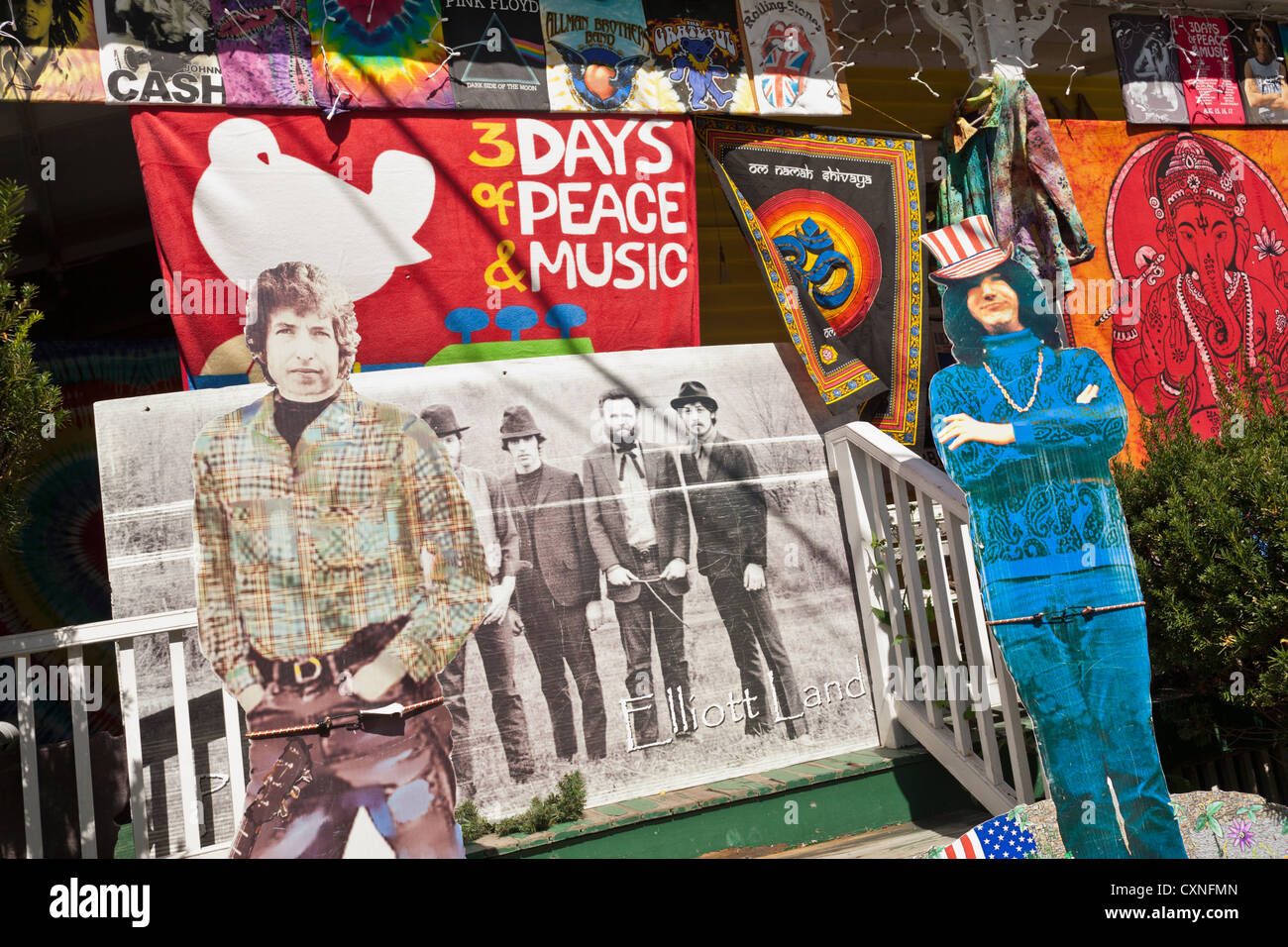 Un negozio di Woodstock, New York, Catskills Mountains, vanta 60's paraphernalia, cimeli, manifesti ecc. Foto Stock