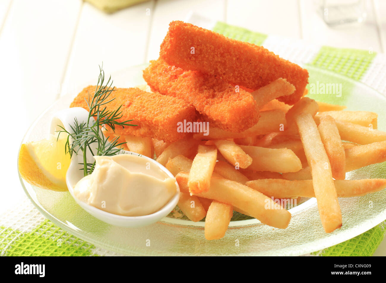 Fritti bastoncini di pesce e patatine fritte Foto Stock