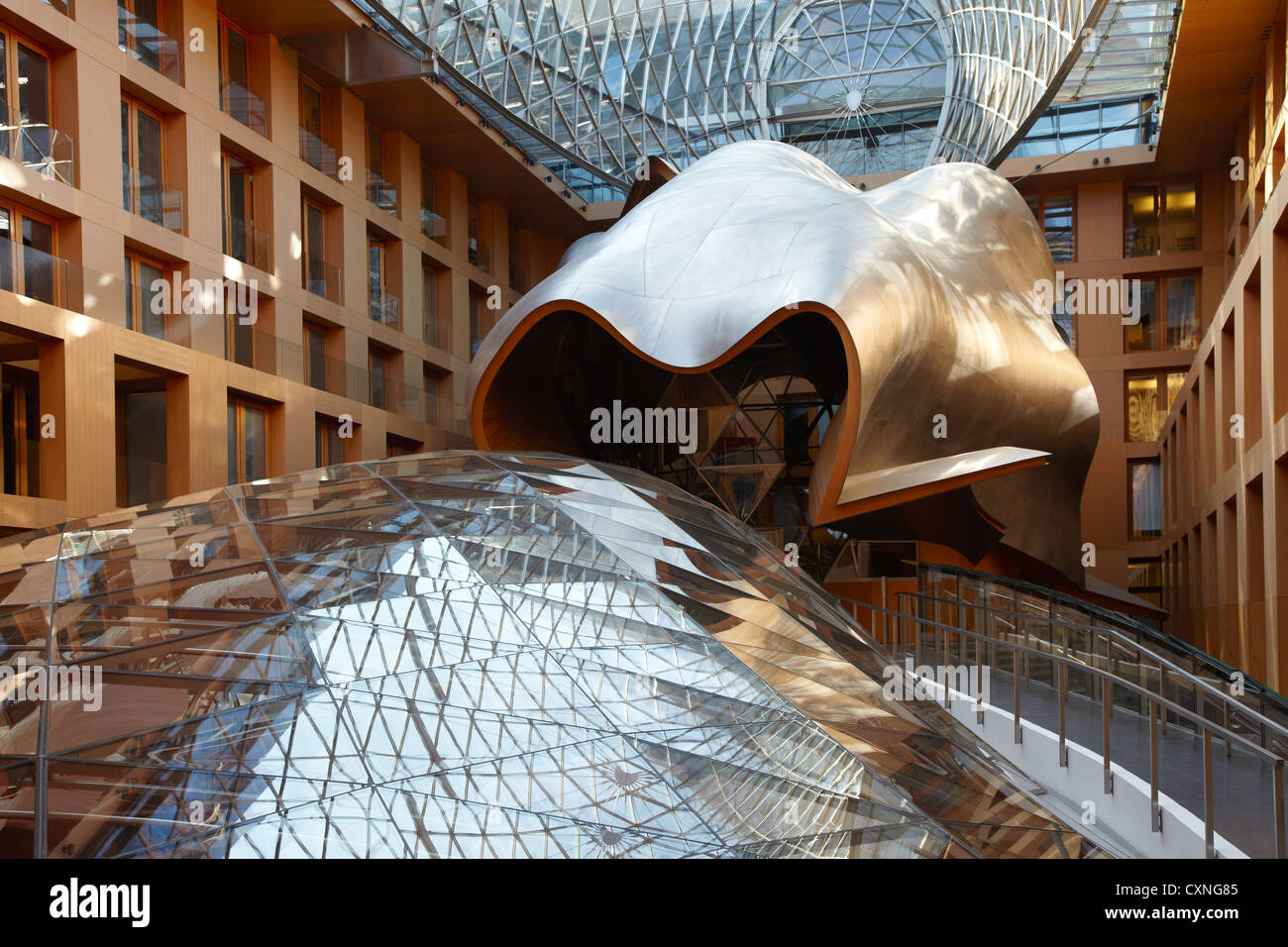 DG Bank Berlin atrium by Frank Gehry Foto Stock