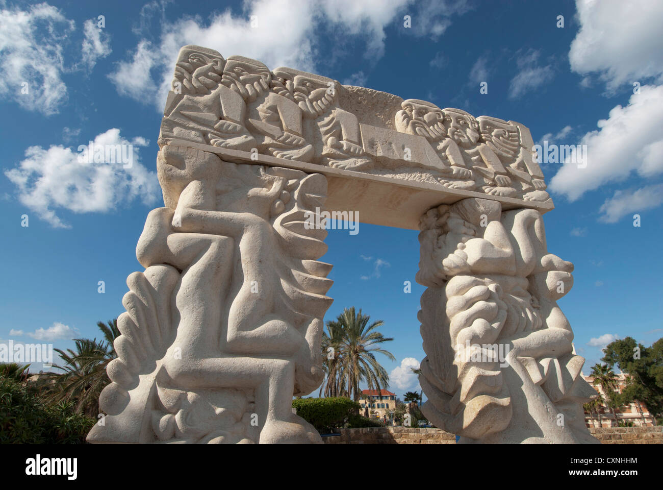 Israele, Jaffe, la porta della fede scultura in pietra da Daniel Kafri in Abrasha Summit Park Foto Stock