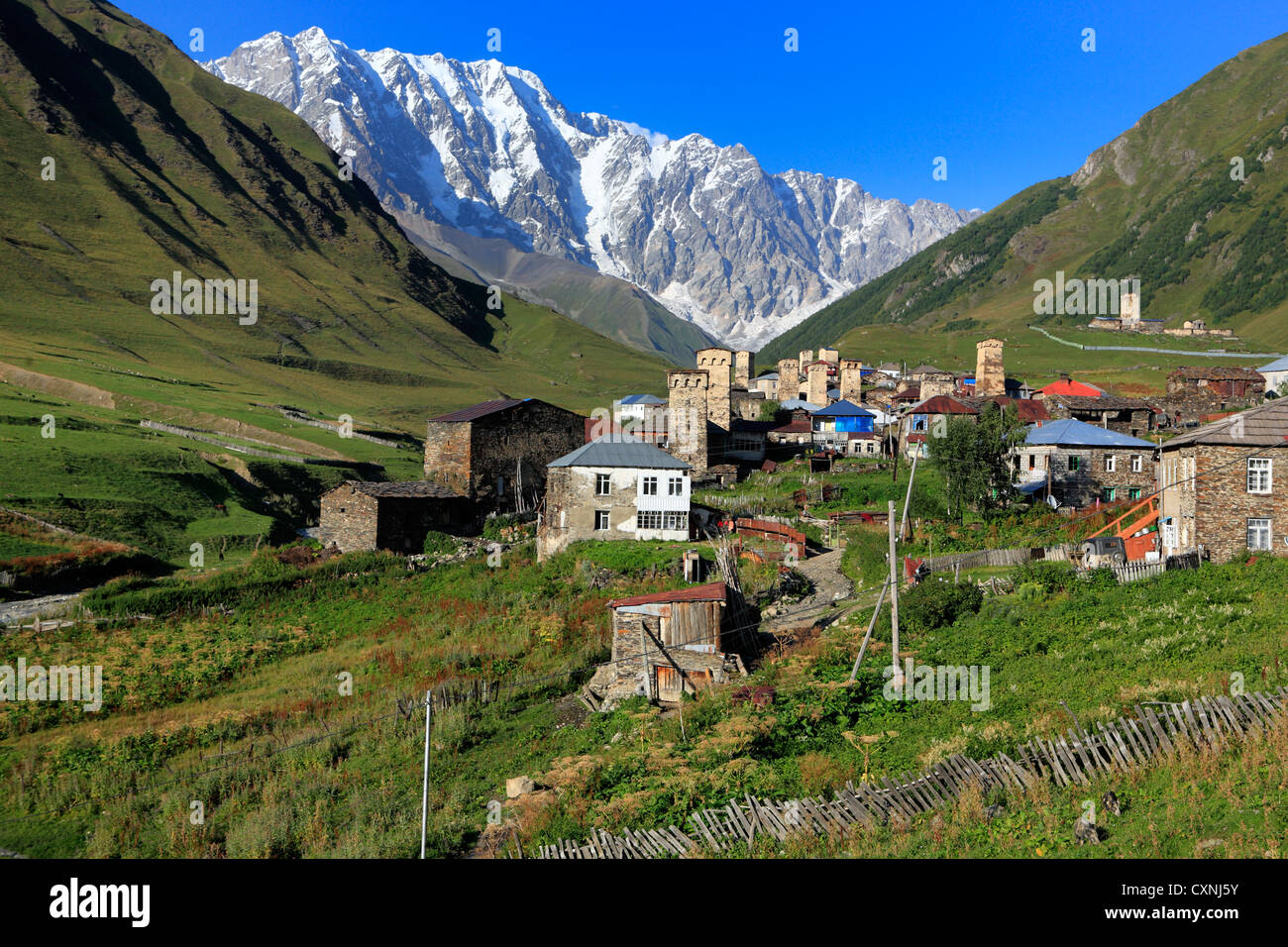 Picco Shkhara (5068 m), Ushghuli comunità Svanetia superiore, Georgia Foto Stock