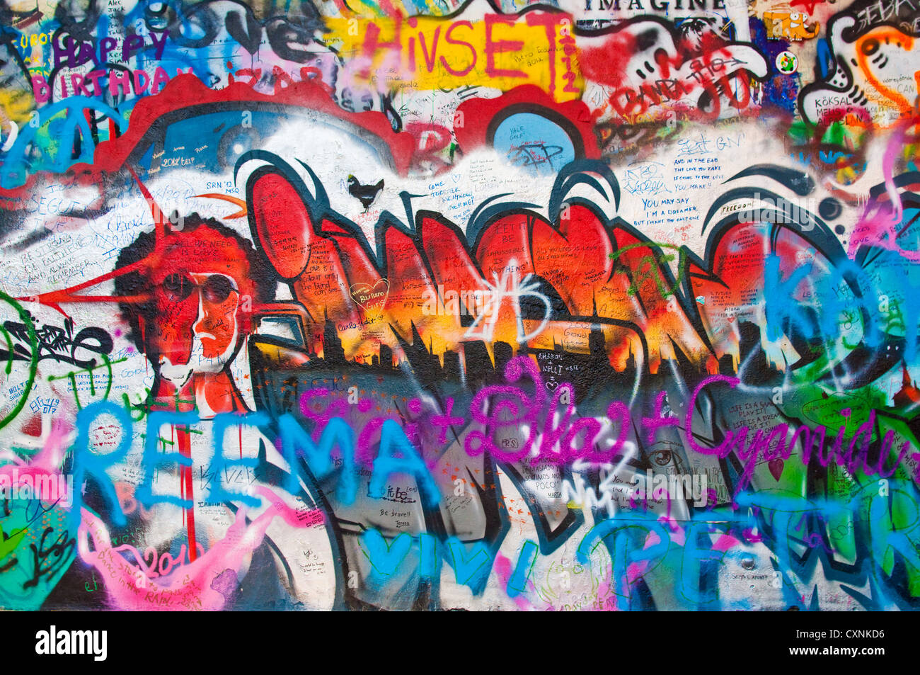 Dettaglio di un famoso muro di Lennon a Praga Foto Stock