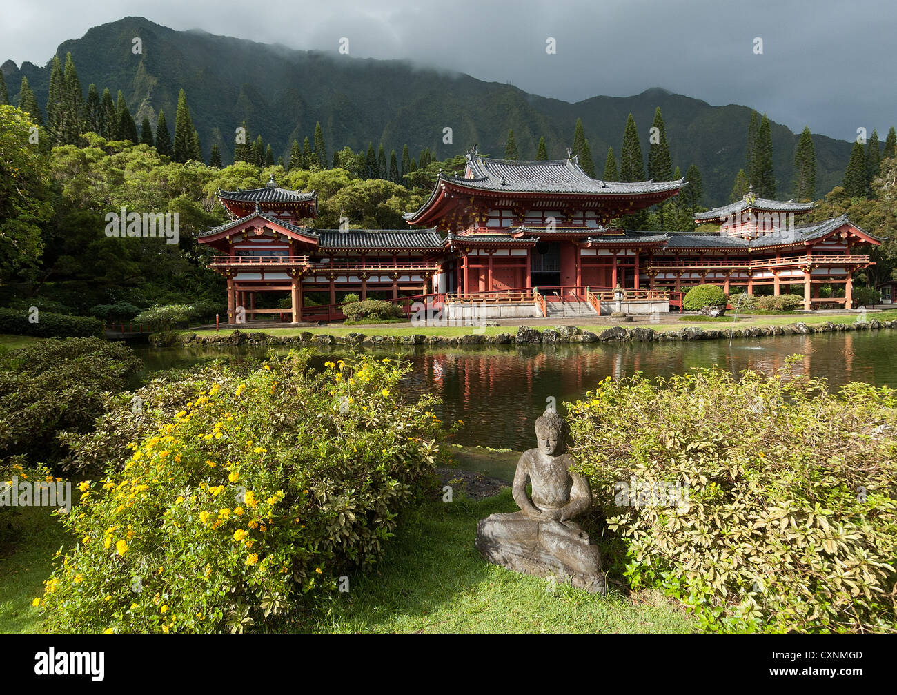 Elk284-1744 Hawaii, Oahu, lato sopravento, Byodo In Tempio Foto Stock