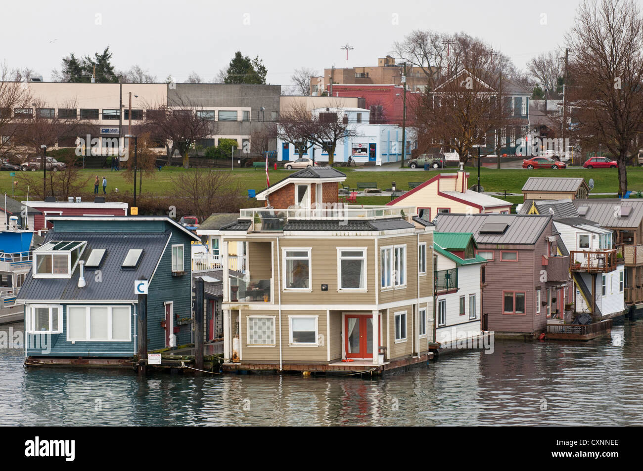 Canada, BC, Victoria. Fishermans Wharf galleggiante home comunità situato a pochi minuti dal Porto Interno. Foto Stock