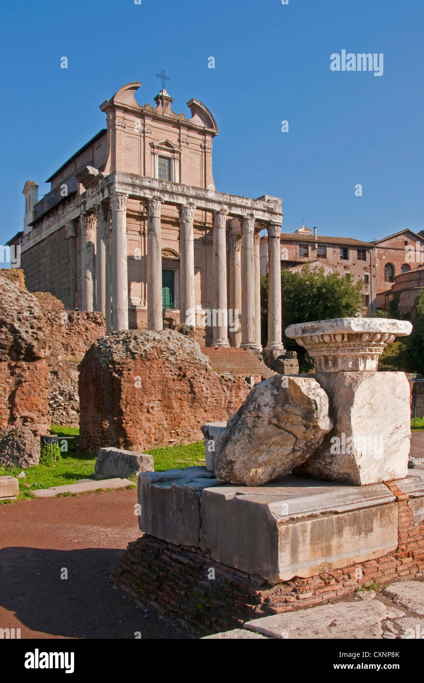 Chiesa barocca di San Lorenzo in Miranda in rovine del Foro Romano a Roma Foto Stock