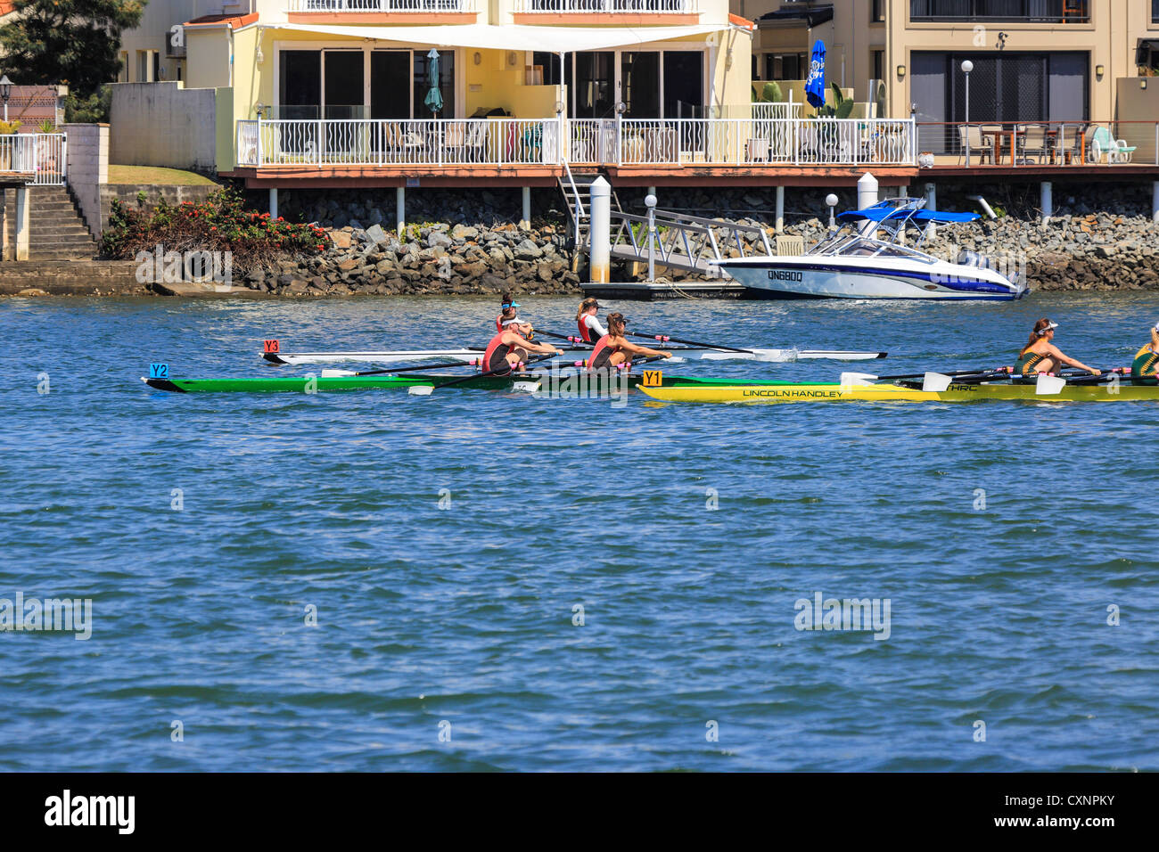 Donne Doppio skiff all università fiume regata di canottaggio trofei per Surfers Paradise Queensland Foto Stock