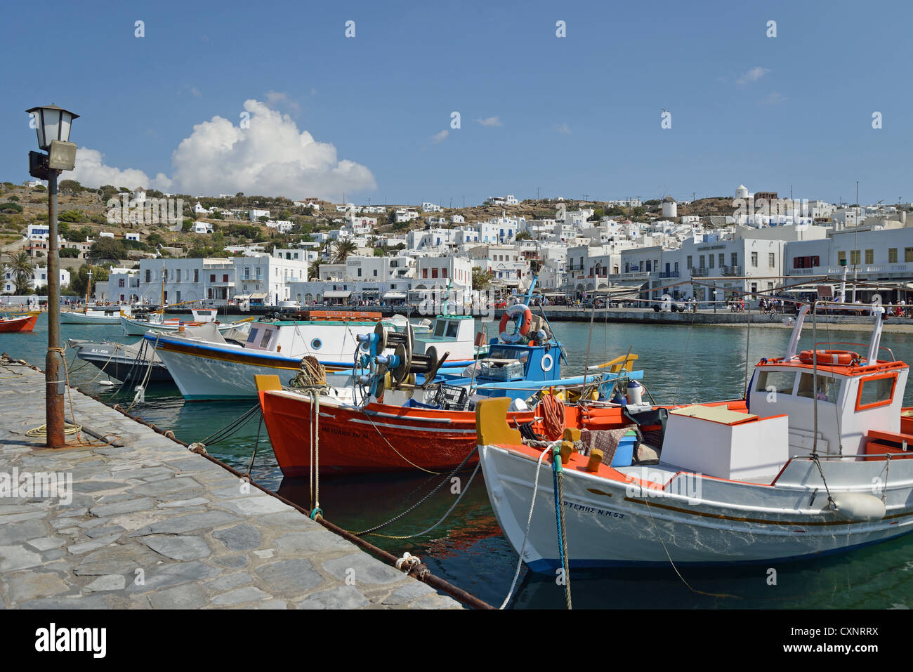 La pesca tradizionale barche nel porto, Chora, Mykonos, Cicladi Sud Egeo Regione, Grecia Foto Stock