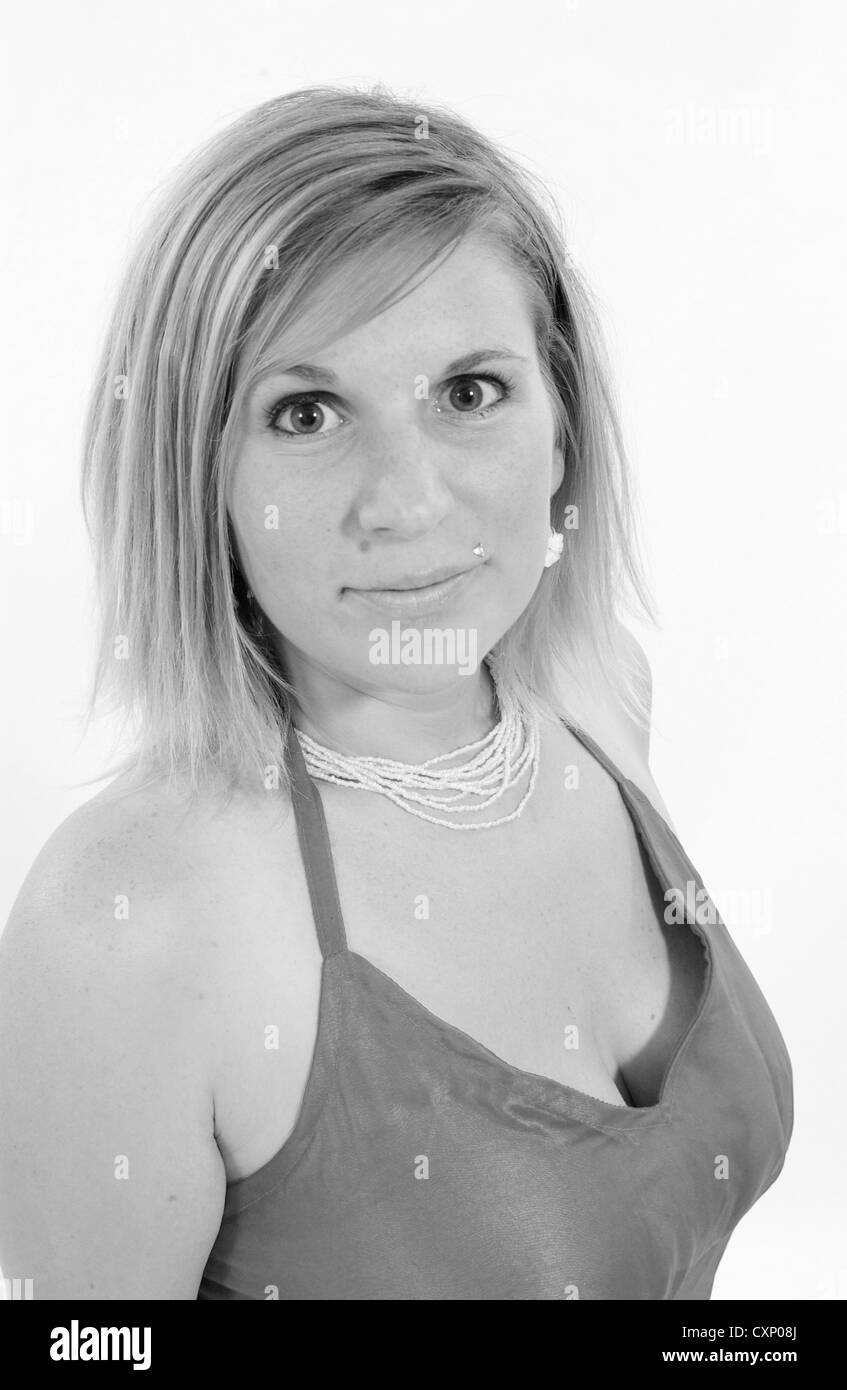 Giovane biondo busty woman in fashion shoot indossando un top rosa Foto Stock