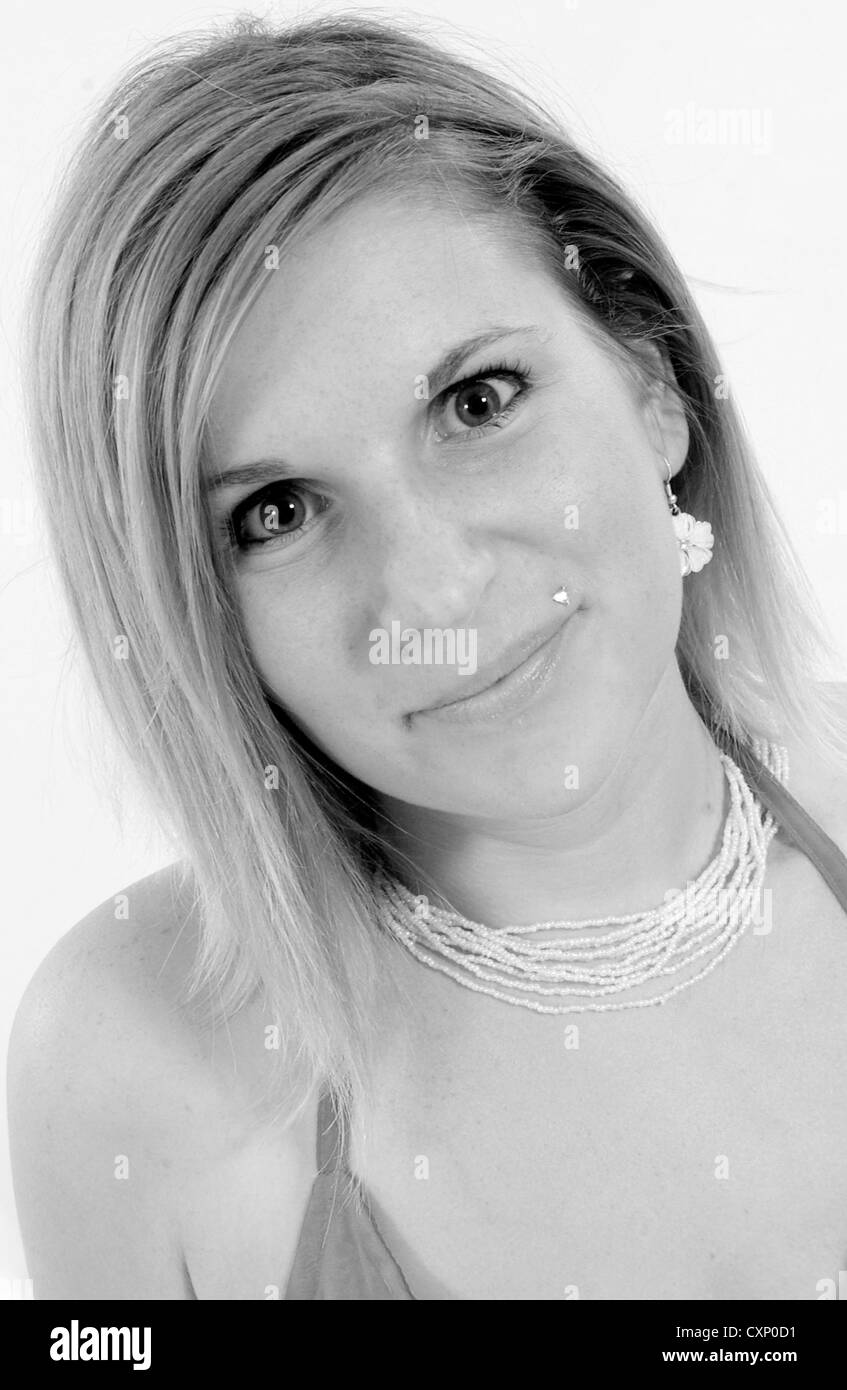 Giovane donna di moda shot con rosa top Foto Stock