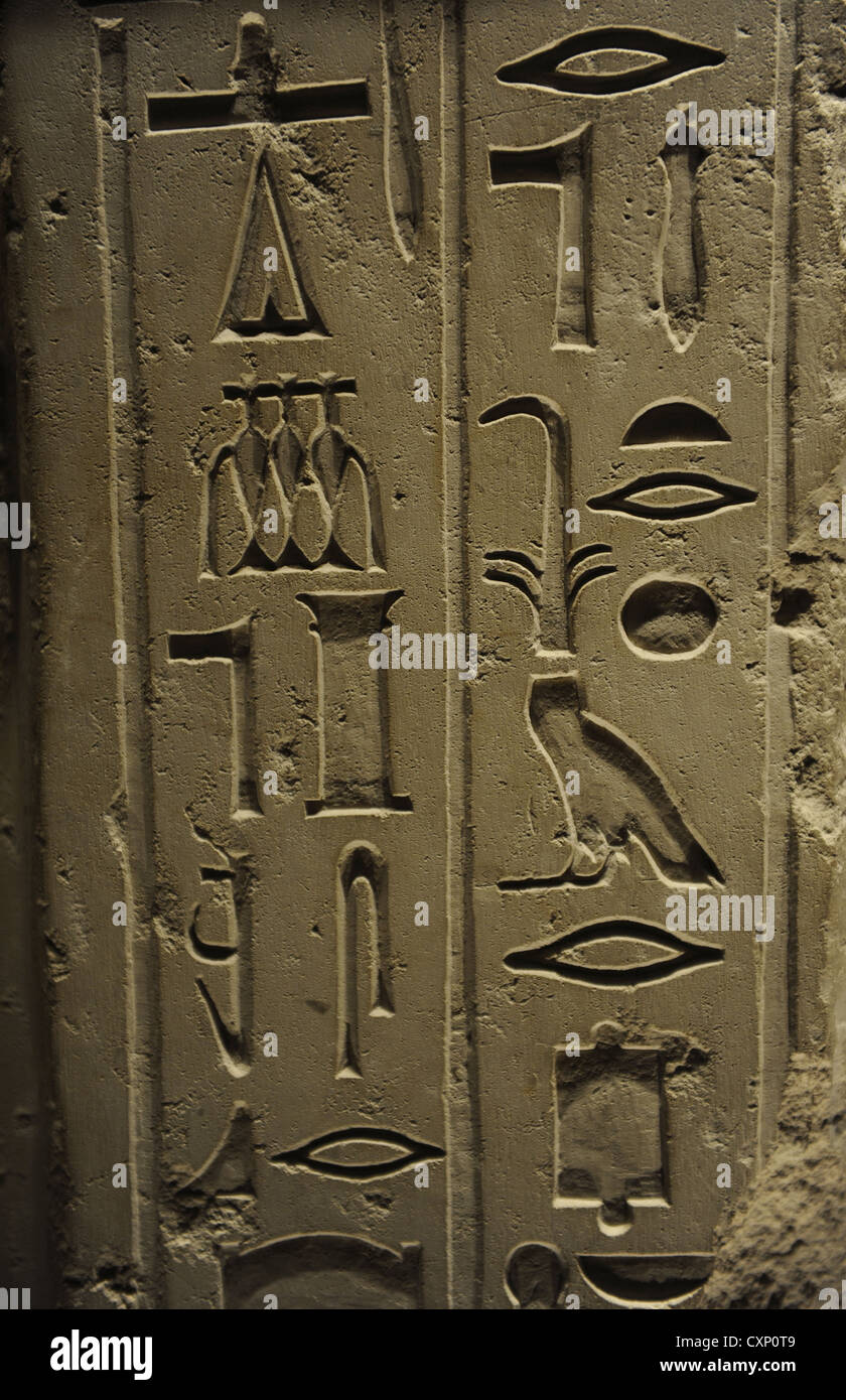 Arte Egizia Falso-porta del funzionario Dedu-hekenu. Da Saqqara. Calcare. Sesta dinastia. Antico Regno. Hierogliphs. Foto Stock