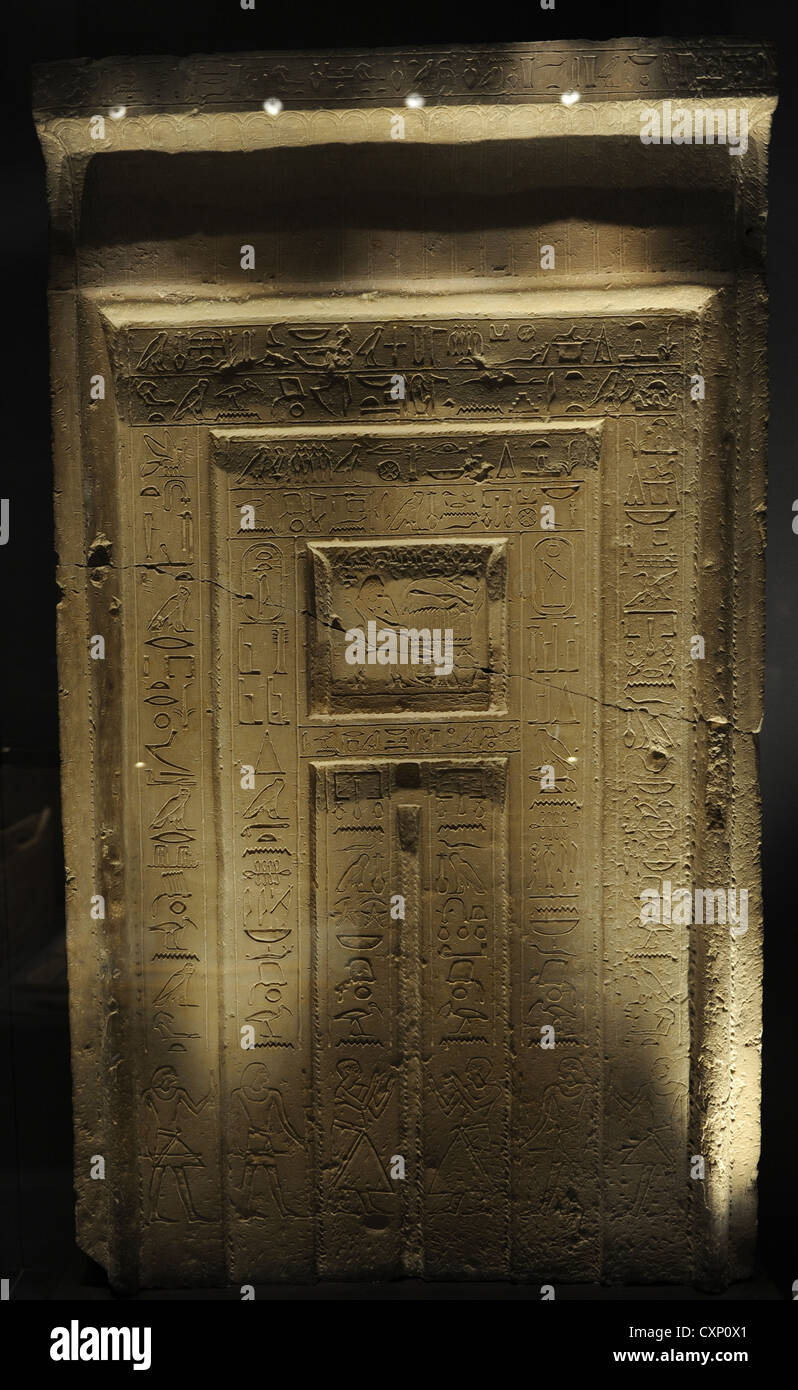 Arte Egizia Falso-porta del funzionario Gemni-em-hat. Calcare. 11th-12th dinastia. c 1990 BC. Regno di Mezzo. Geroglifici. Foto Stock