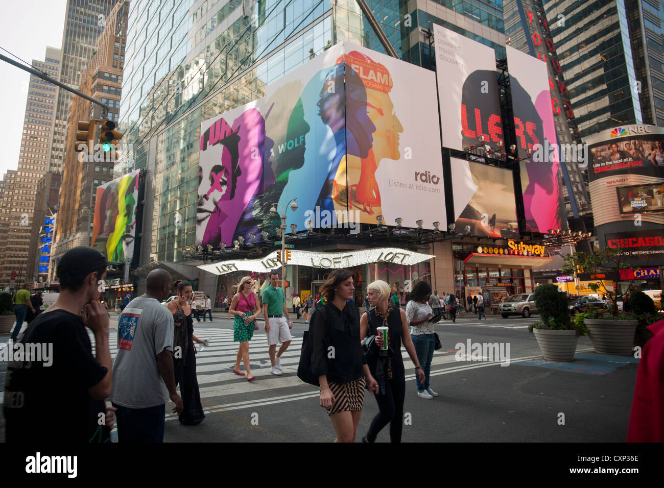 Un cartellone a Times Square a New York venerdì 5 ottobre 2012 annuncia la Rdio musica in streaming service Foto Stock