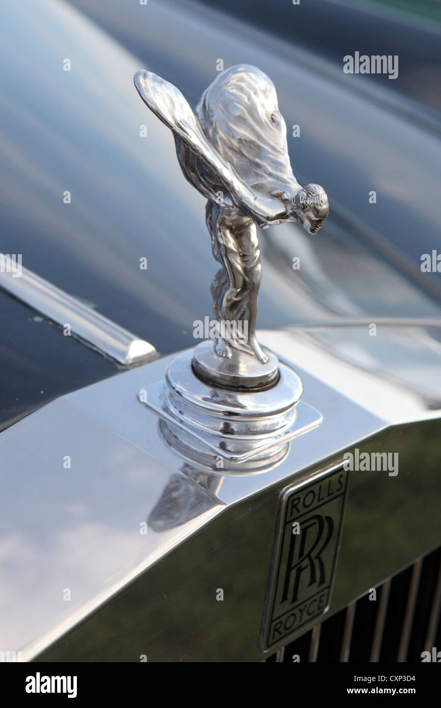 Spirito di Ecstasy cofano cofano mascotte ornamento classic Rolls Royce, close-up fotografia Suffolk, Regno Unito Foto Stock