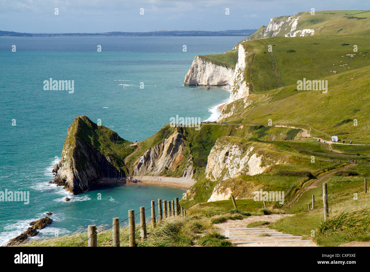 Vista del Dorset costa da sud-ovest via costiera verso la porta di Durdle Foto Stock