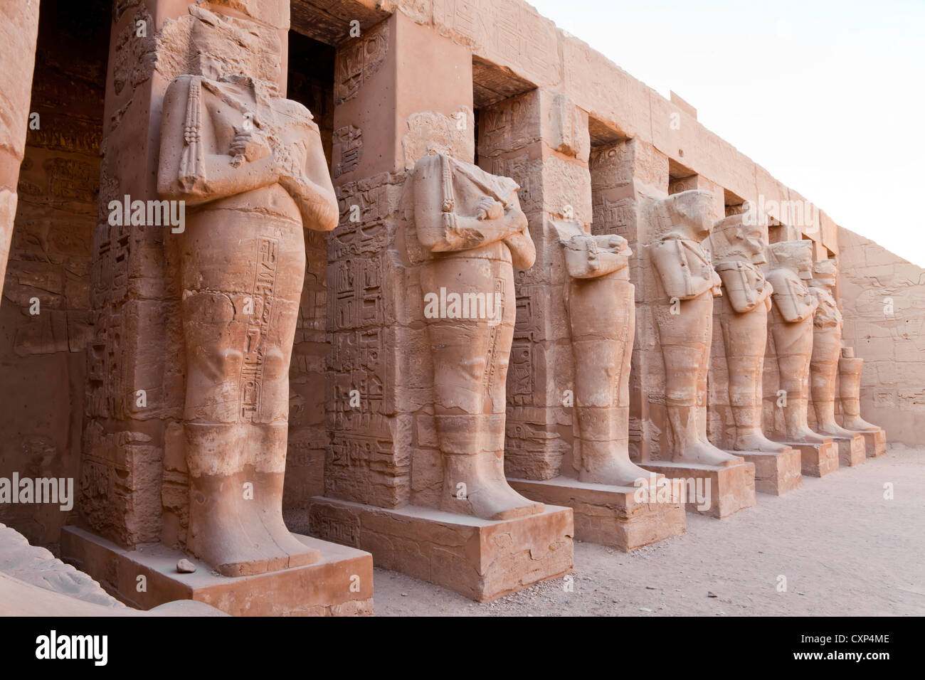 Osiride statue di Ramesse III Foto Stock
