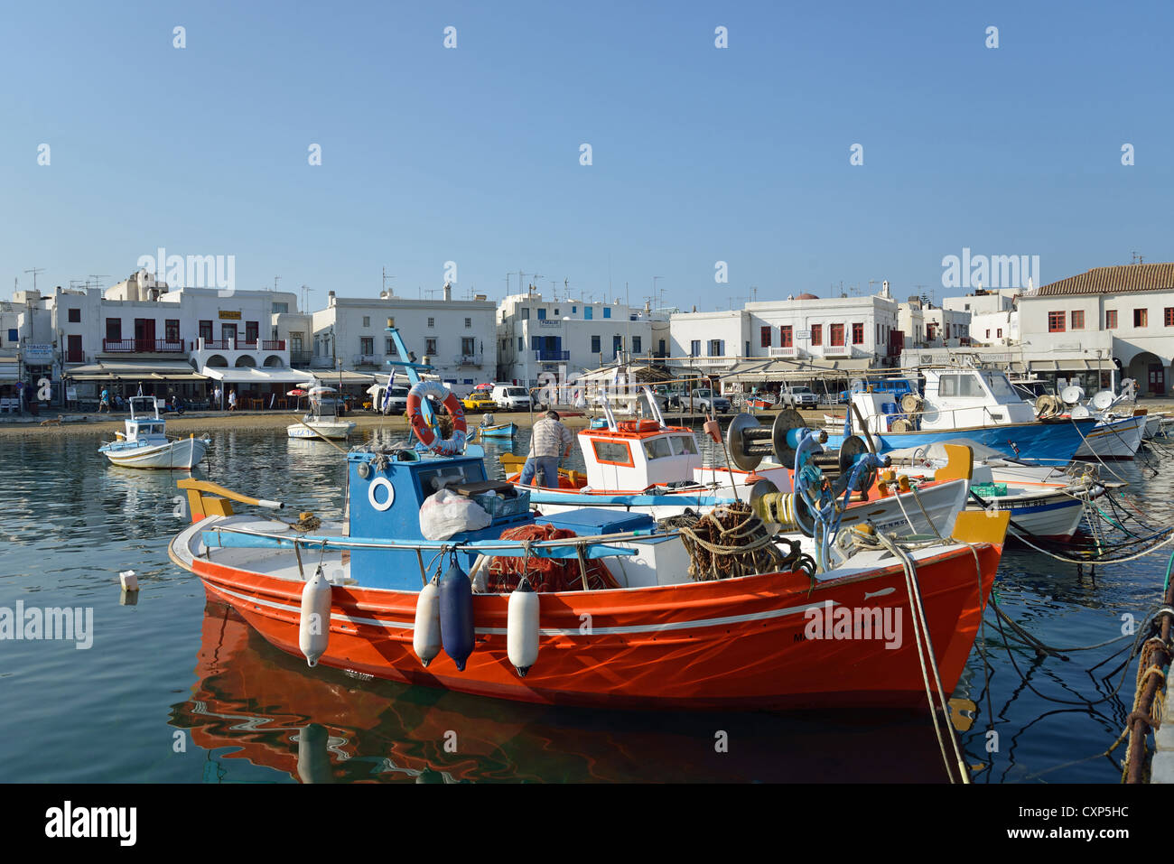 La pesca tradizionale barche nel porto, Chora, Mykonos, Cicladi Sud Egeo Regione, Grecia Foto Stock