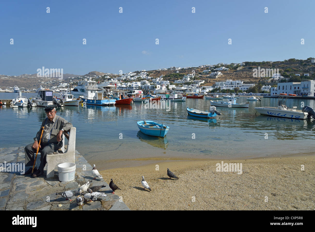 La pesca tradizionale barche nel porto, Chora, Mykonos, Cicladi Sud Egeo Regione, Grecia Foto Stock