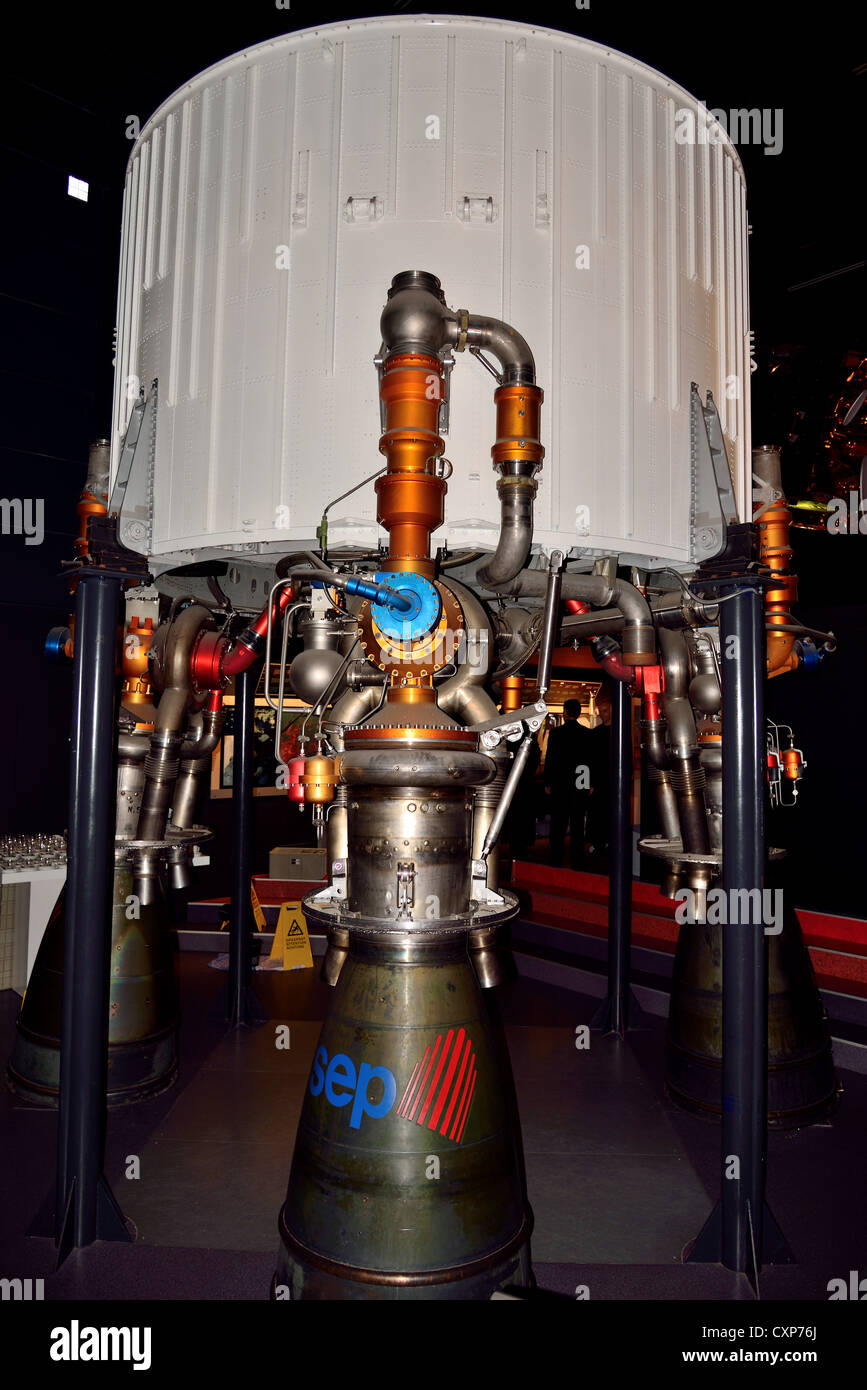 Gruppo motore per il razzo Ariane 4. Spazio expo, Noordwijk, Paesi Bassi. Foto Stock