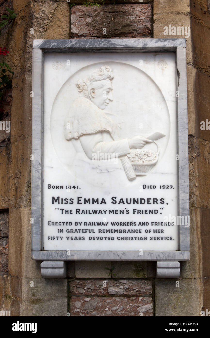 La signorina Emma Saunders "l'Amico Railwaymens' la placca a Bristol Temple Meads Station Foto Stock