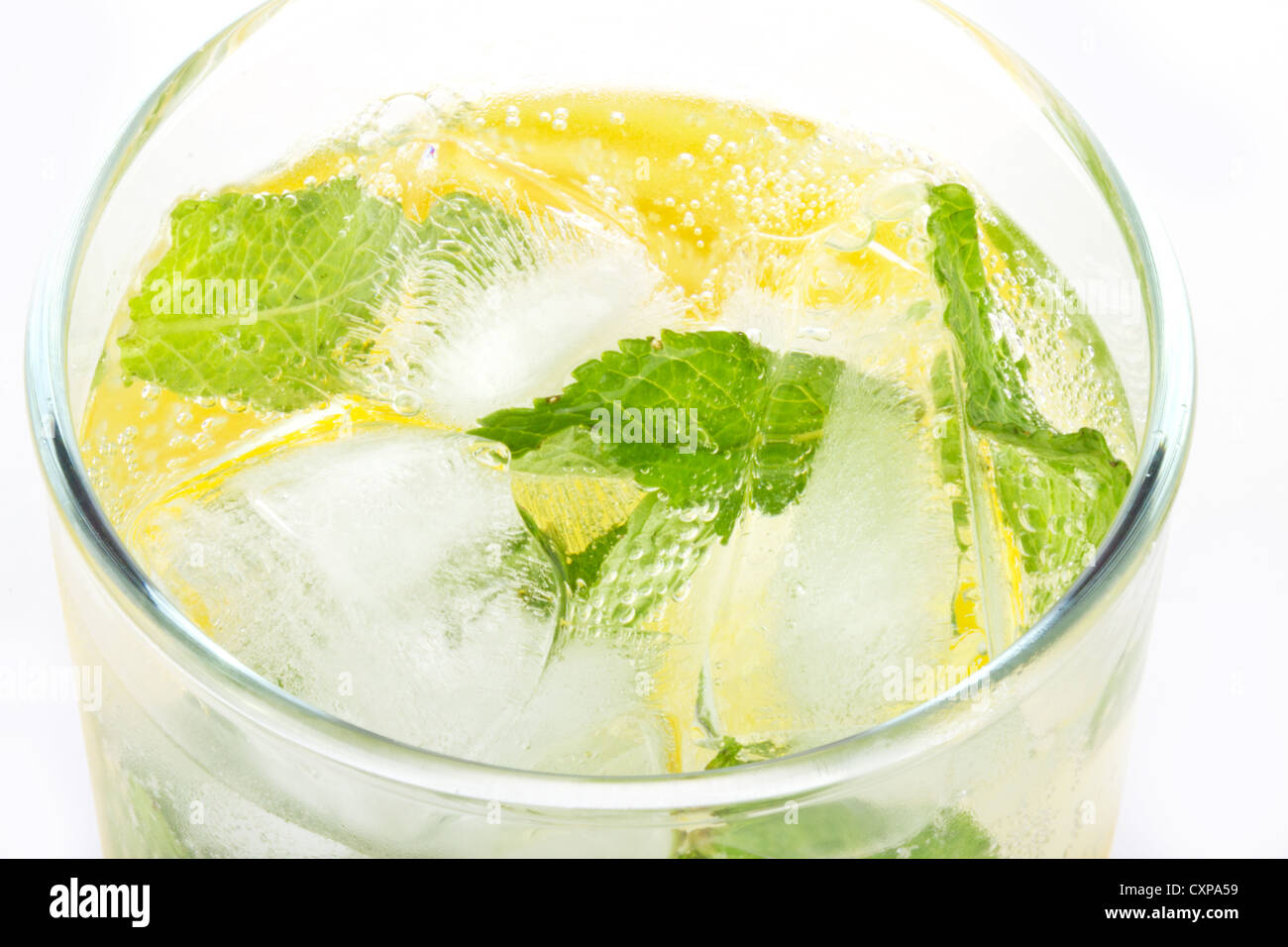 Una sana club soda con limone e menta Foto Stock