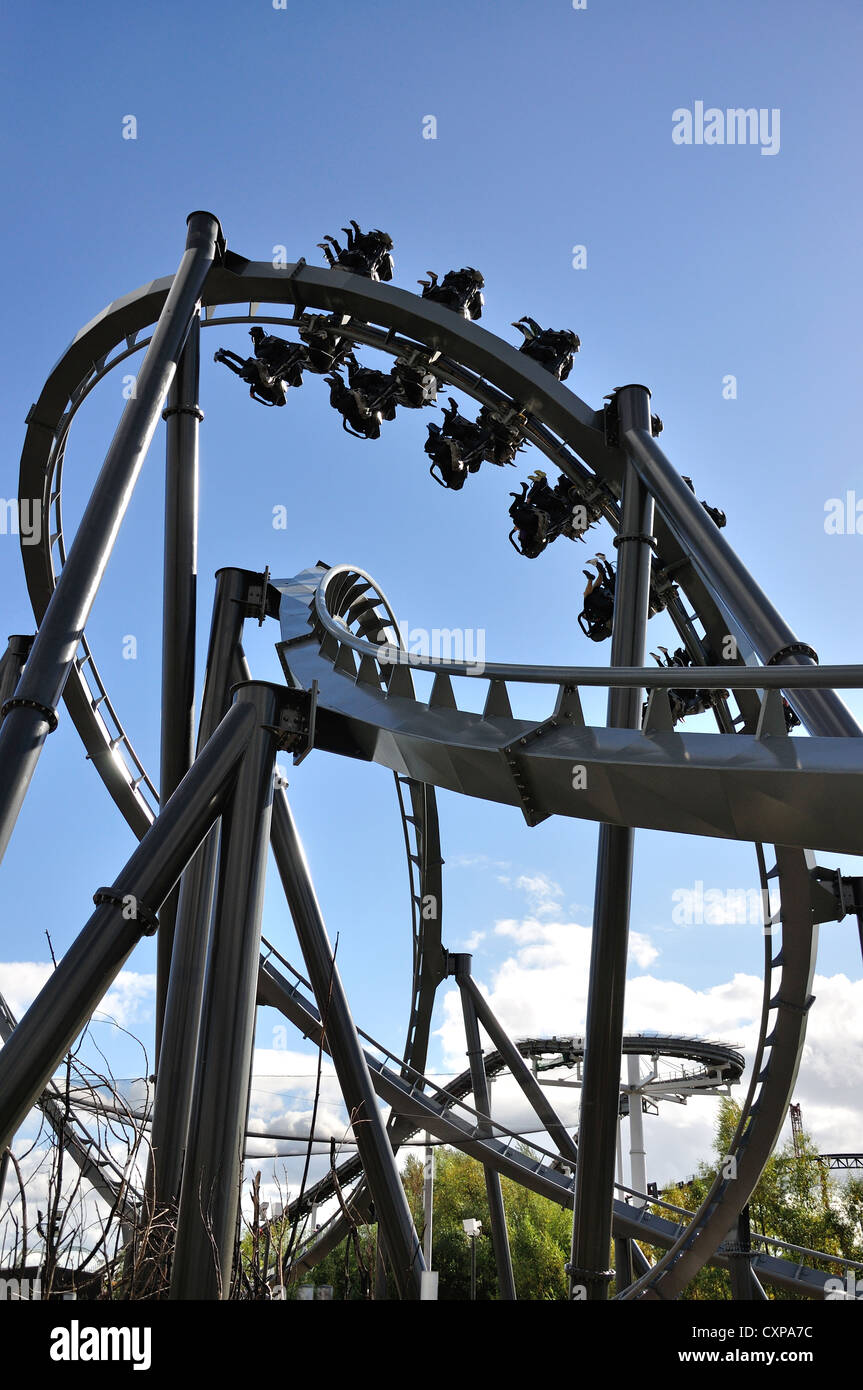'L'sciame " winged rollercoaster ride, Thorpe Park Theme Park, Chertsey, Surrey, England, Regno Unito Foto Stock