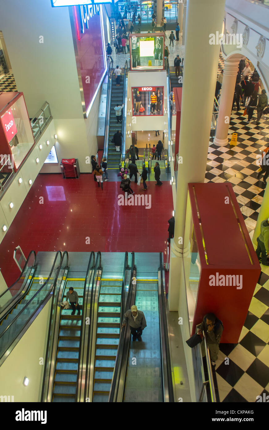 New York City, NY, People Shopping in 'Manhattan Mall', moderno interni commerciali Foto Stock