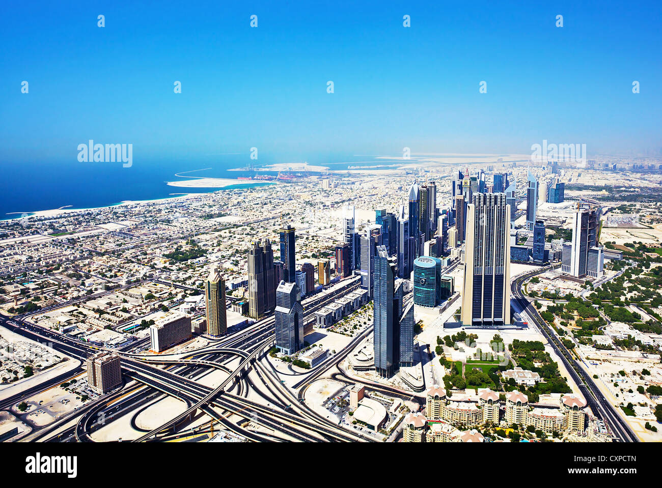 Immagine del centro cittadino di Dubai, vista dall'alto della città di Dubai, business industria, edifici di lusso, Emirati arabi uniti, arabo strada urbana Foto Stock