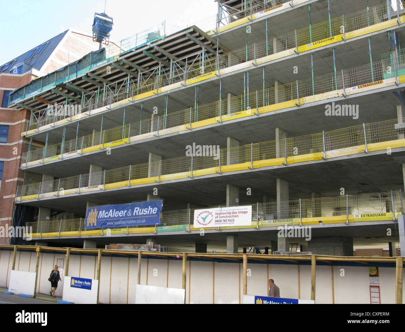 Parcheggio auto in procees di essere costruite in Queens Road Brighton East Sussex Foto Stock