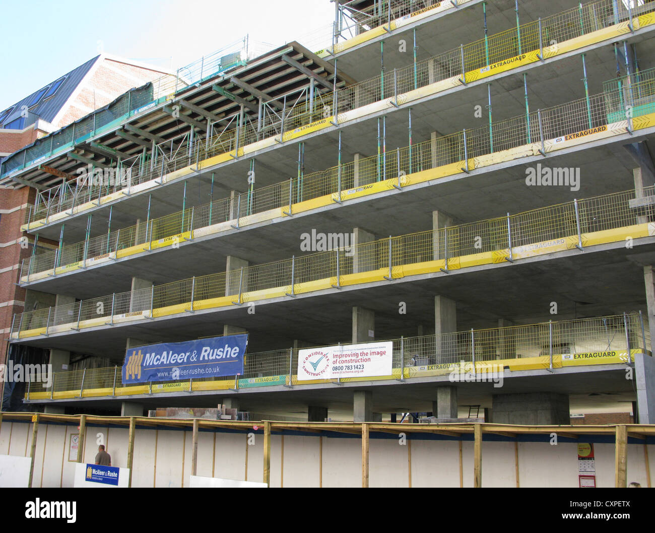 Parcheggio auto in procees di essere costruite in Queens Road Brighton East Sussex Foto Stock