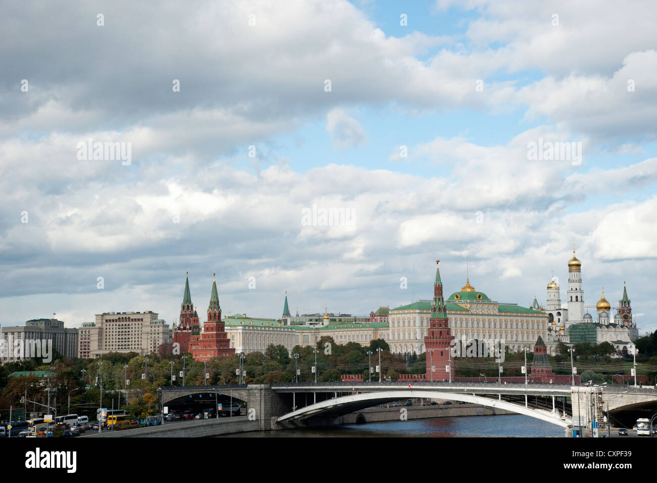 Fiume Moskva e il Cremlino di Mosca, Russia. Foto Stock