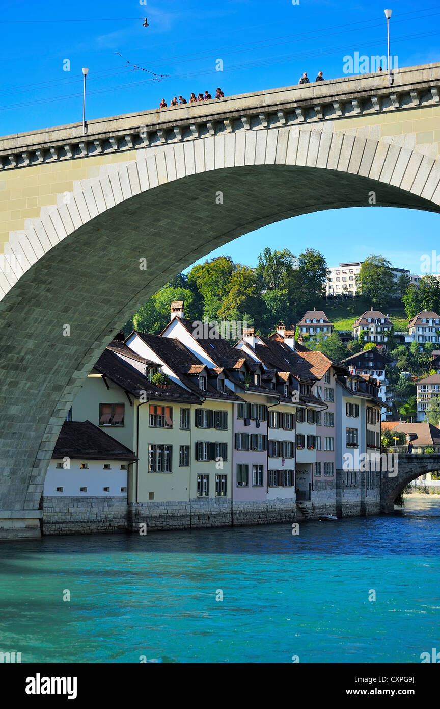 Il Nydegg Bridge si trovano di fronte al fiume Aare a Berna, Svizzera Foto Stock