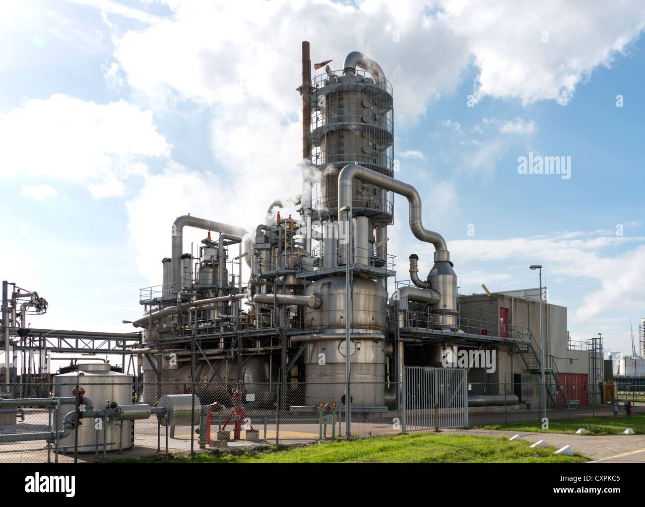 Serbatoi dell'olio in raffineria Paesi Bassi area industriale di Europoort vicino a Rotterdam Foto Stock