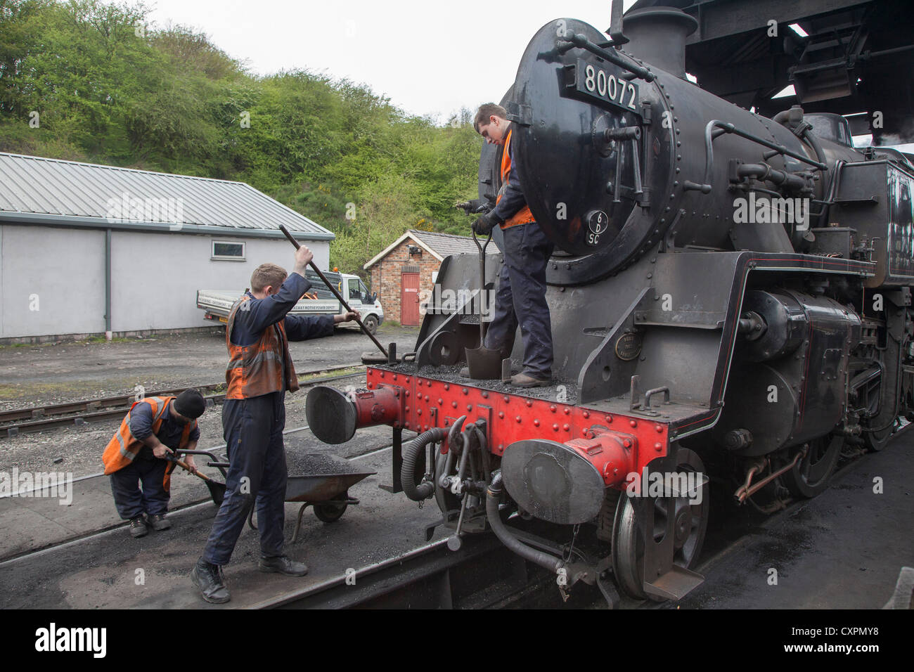 BR Standard Classe 4 2-6-4T 80072 motore a vapore a Grosmont, North York Moors Railway. Cenere di compensazione Foto Stock