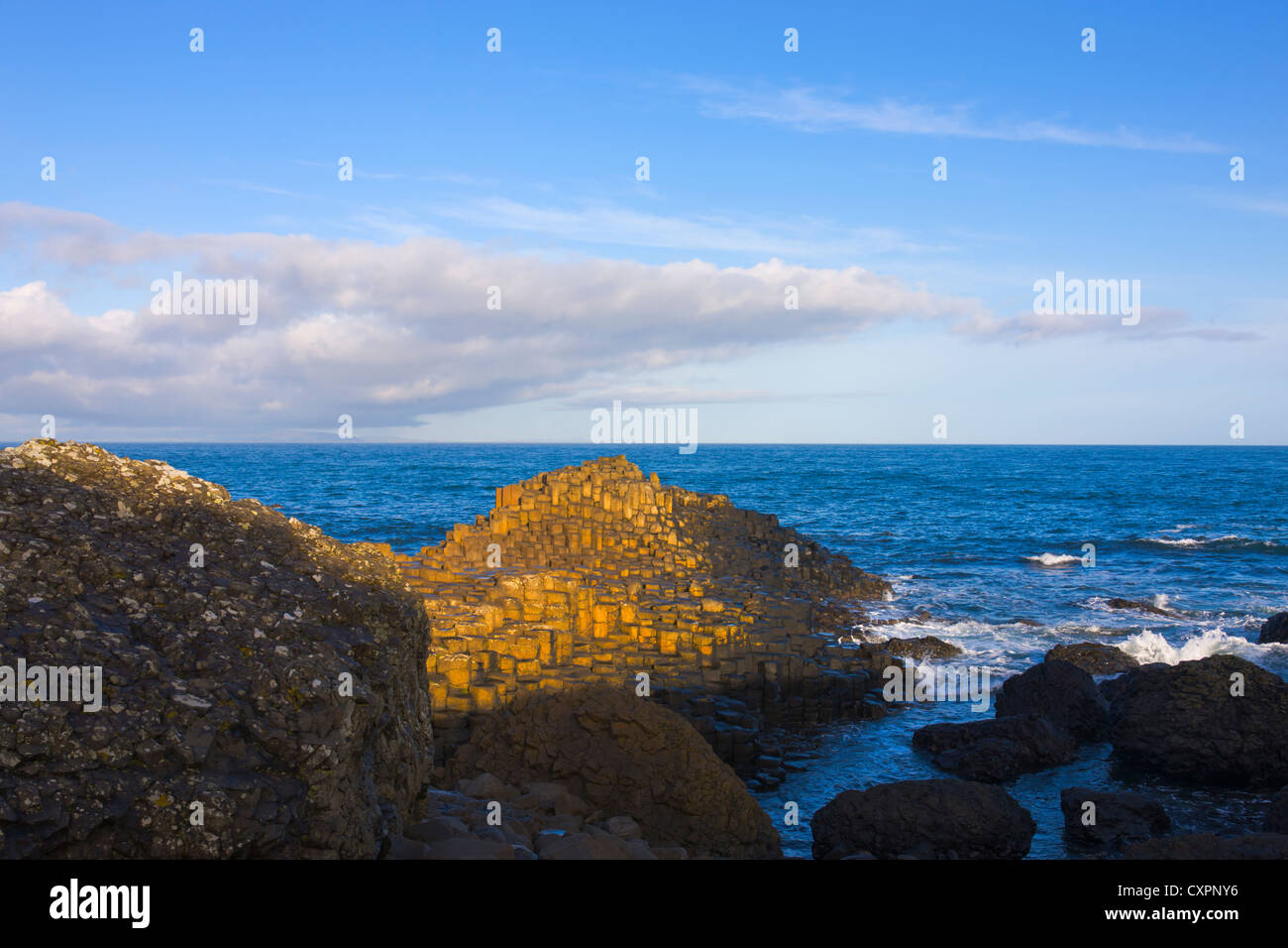 Il basalto formazione di roccia, Giant's Causeway, County Antrim, Irlanda del Nord, Regno Unito, Europa Foto Stock