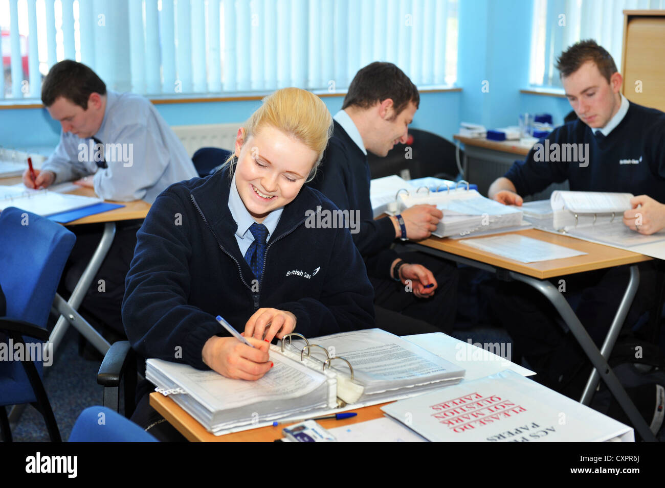 Young Apprentices sit a written test, British Gas Foto Stock