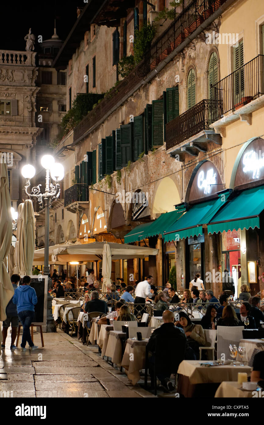 Piazza delle Erbe, Verona, Italia Foto Stock