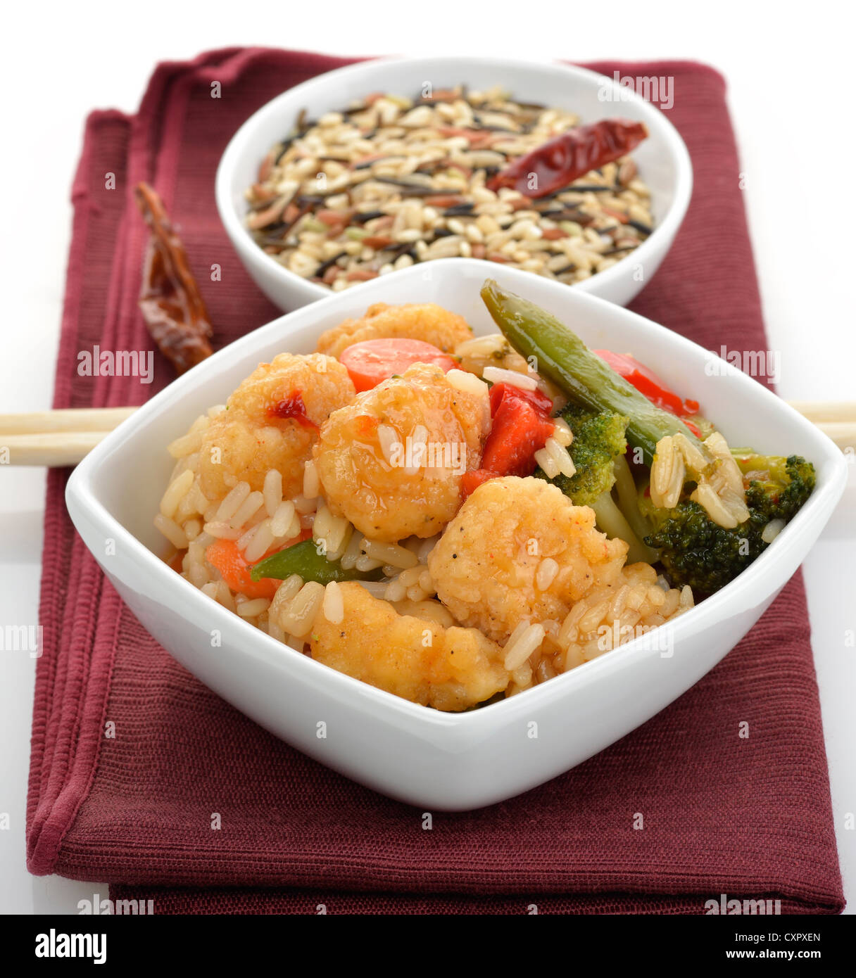 Dolce e aspro di pollo con riso e verdure Foto Stock