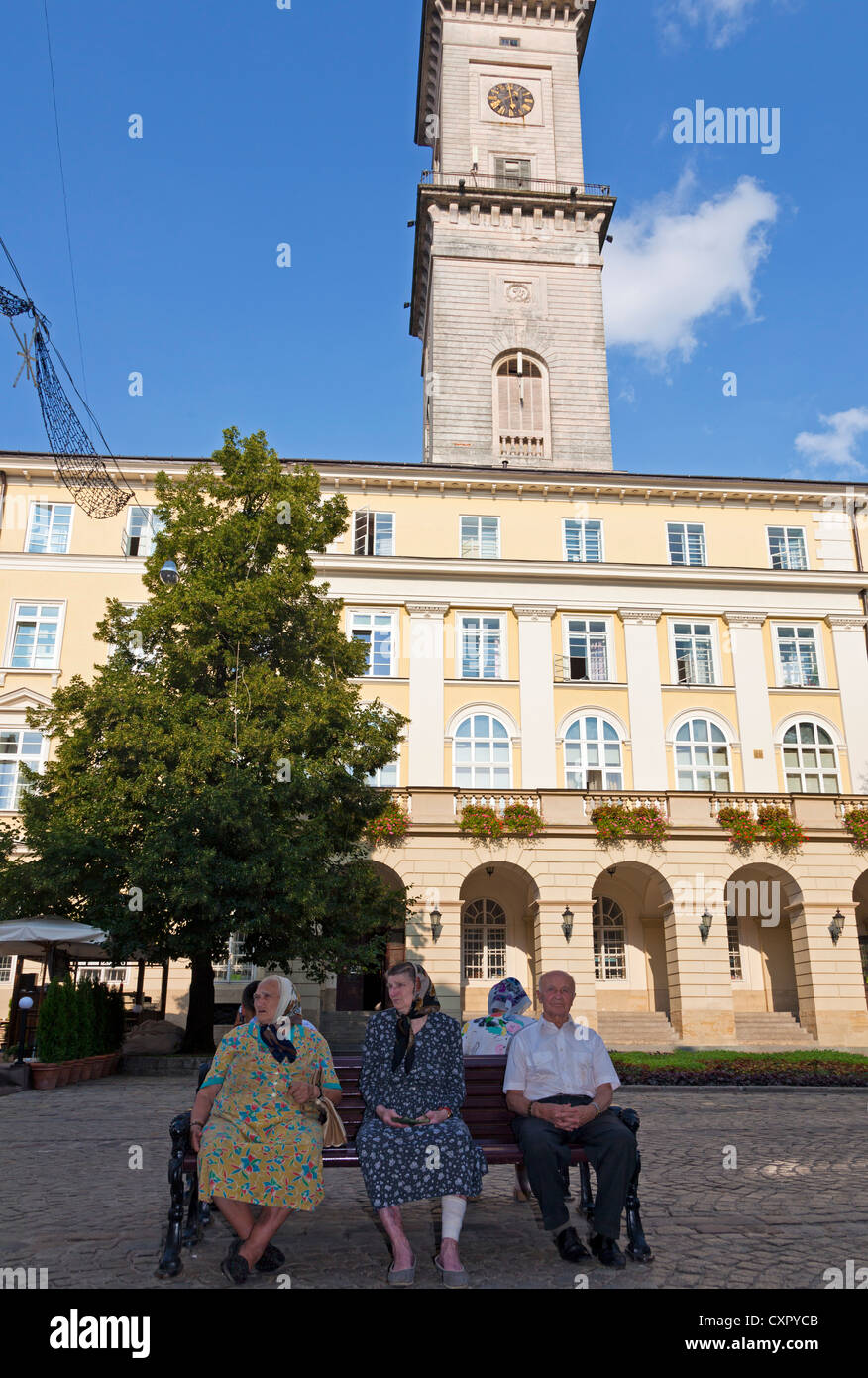 La popolazione locale, Municipio Leopoli, Ucraina Foto Stock