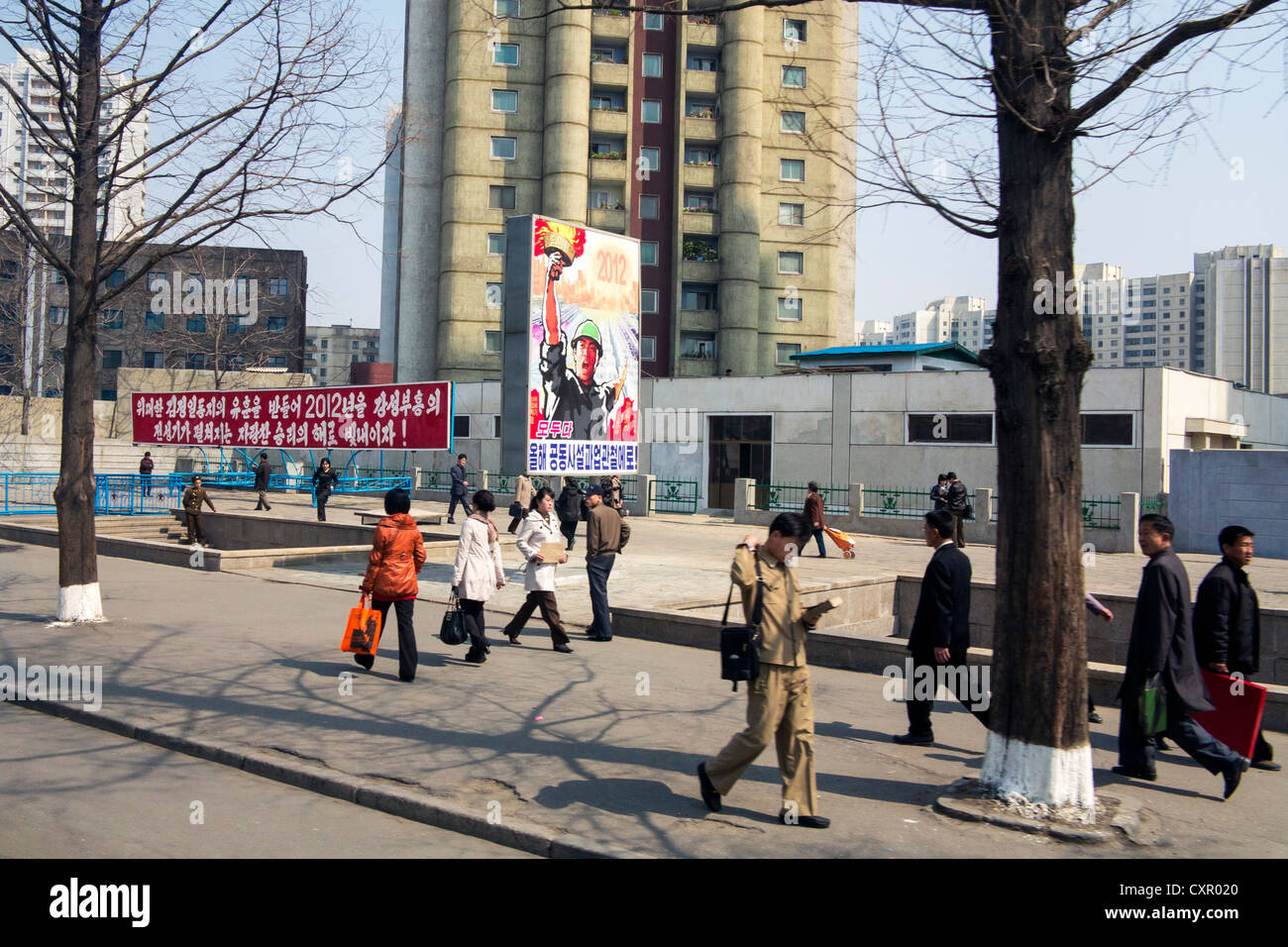 Popoli democratici la Repubblica di Corea (DPRK), Corea del Nord Pyongyang, tipica strada urbana scena nella capitale Foto Stock
