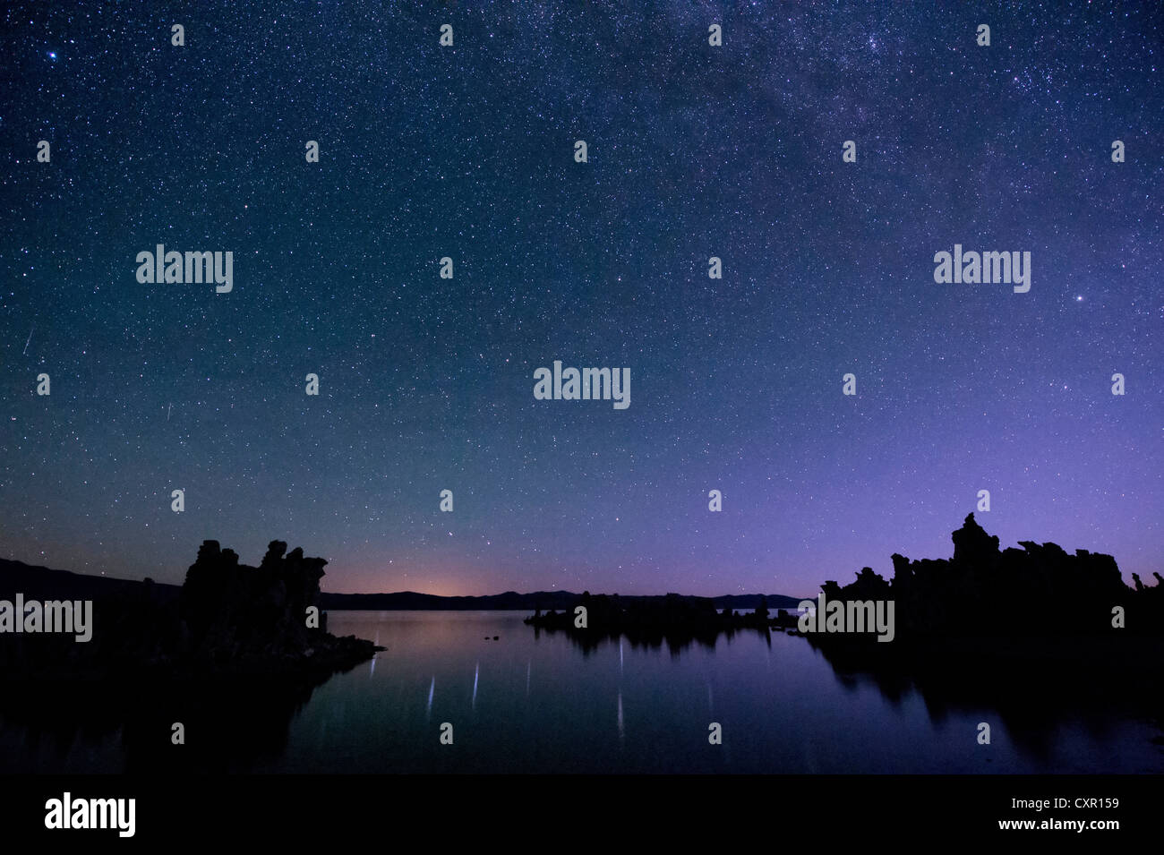 Cielo stellato di notte, mono lake, california, Stati Uniti d'America Foto Stock