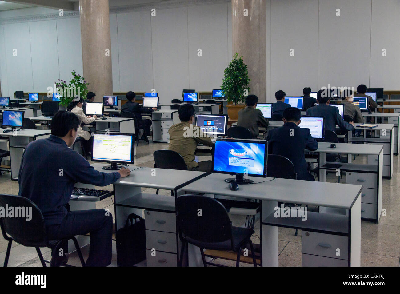 Popoli democratici la Repubblica di Corea (DPRK), Corea del Nord Pyongyang, Grand popolare casa di studio, computer in aula Intranet Foto Stock