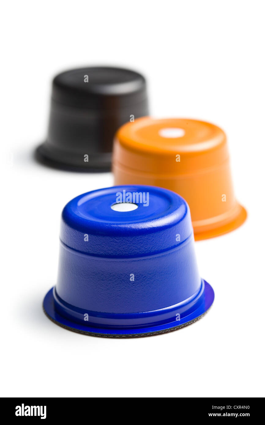 Le capsule di caffè espresso su sfondo bianco Foto Stock