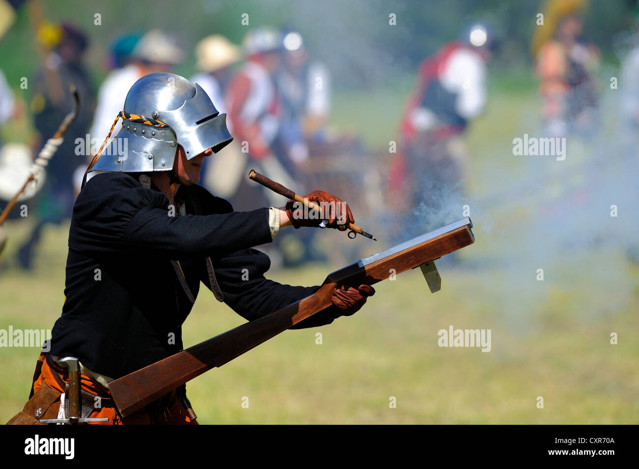 Lansquenet, piede soldato pistola tiro, rievocazione storica, Landsknecht Hurra 2012, Mittelberg, Superiore Allgaeu, Svevia Foto Stock