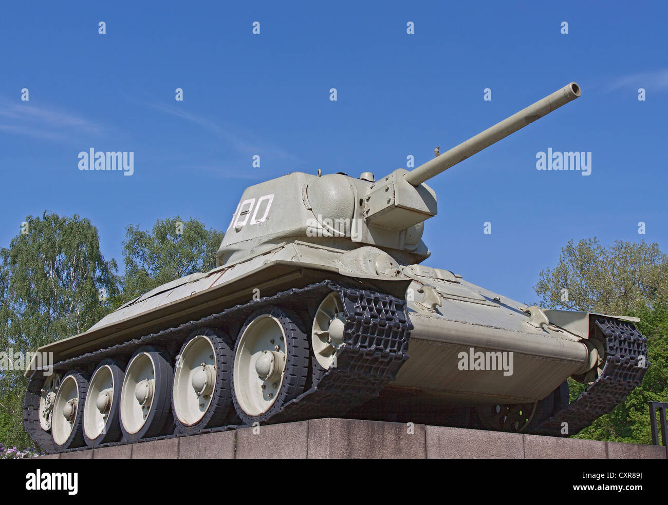 Serbatoio russo T-34, Sparrow, Memoriale Sovietico nel quartiere Tiergarten di Berlino, Germania, Europa Foto Stock